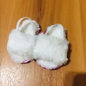 Babygirl fluffy slides Size 0